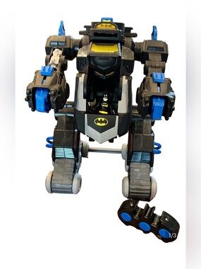 DC Comics Batman Batbot Xtreme RC Transforming Vehicle with Batman Figure